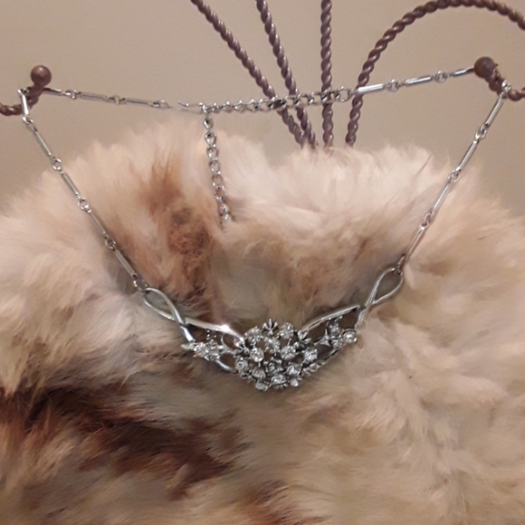 Diva Special Occasion NECKLACE - Picture 2 of 8